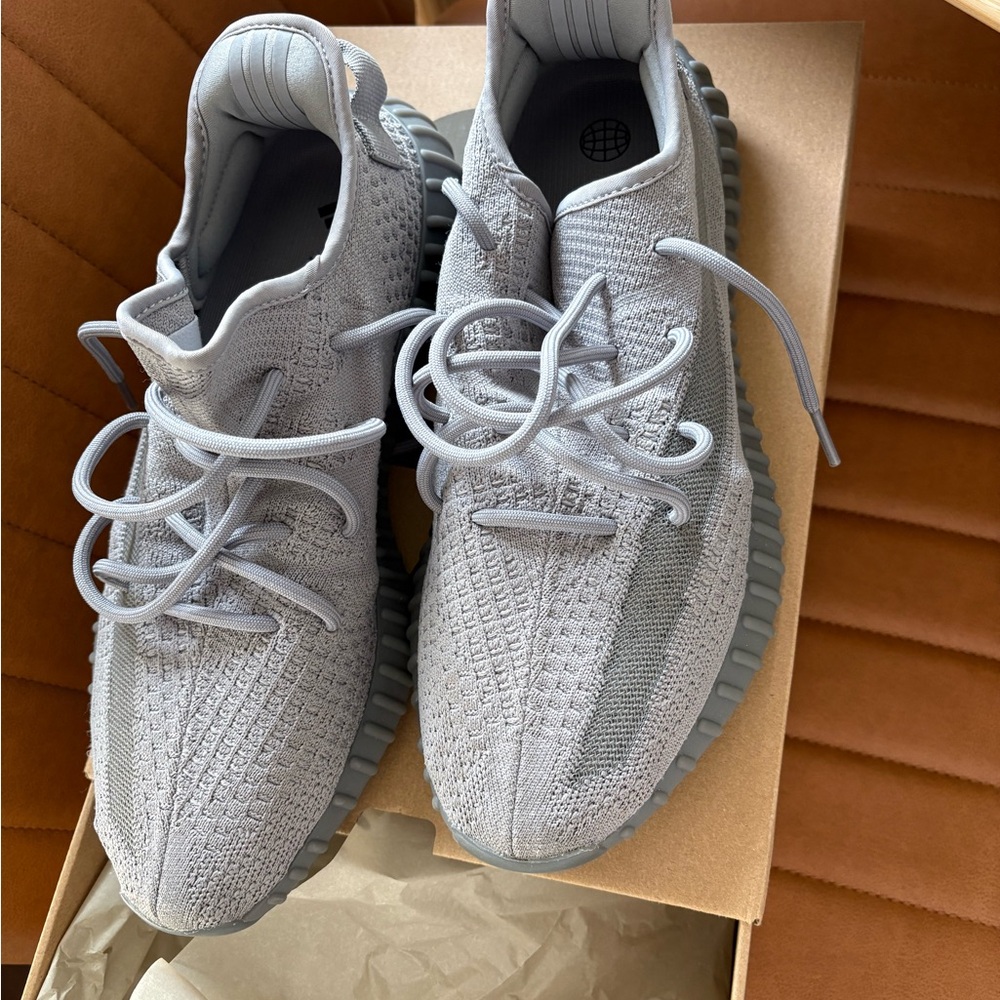 Adidas Yeezy Boost 350 V2 in Light Gray Sz 12